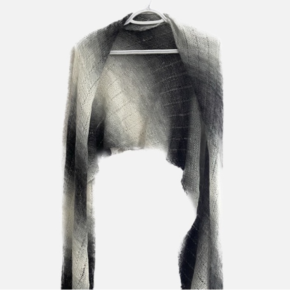 Lightweight shawl / scarf in ombré grey